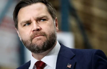 Τζ. Ντ. Βανς: «Ο Τραμπ προτιμά μια διπλωματική λύση με το Ιράν – Δεν μπορεί όμως να αποκτήσουν πυρηνικά»