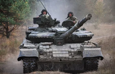 Ο ουκρανικός στρατός ξεκίνησε τις επιθέσεις από συνδυασμό αρμάτων και μη επανδρωμένων οχημάτων (βίντεο)