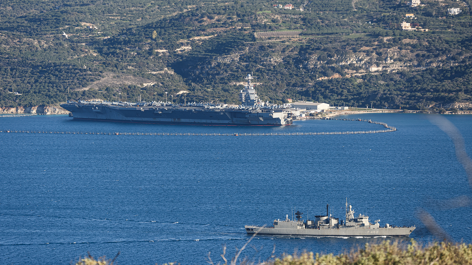 Το USS Gerald R. Ford εκκένωσε το βόθρο του στην Κρήτη και απέπλευσε για την Ανατολική Μεσόγειο (βίντεο)