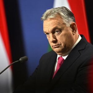 Β.Όρμπαν: «Γαλλία και Βρετανία έχουν ήδη υπογράψει για αποστολή στρατευμάτων στην Ουκρανία – Αυτό σημαίνει πόλεμος»