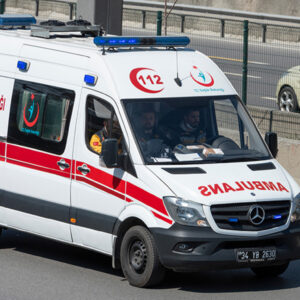 Τροχαίο δυστύχημα στην Τουρκία: 16χρονη «καρφώθηκε» με τη μηχανή της σε φορτηγάκι και σκοτώθηκε (βίντεο)