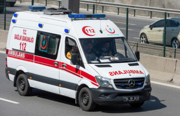 Τροχαίο δυστύχημα στην Τουρκία: 16χρονη «καρφώθηκε» με τη μηχανή της σε φορτηγάκι και σκοτώθηκε (βίντεο)