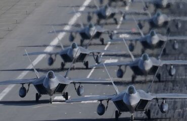 Ολοκληρώθηκε η ανάπτυξη των αμερικανικών δυνάμεων στη Μέση Ανατολή: 700 αεροσκάφη και δύο ομάδες αεροπλανοφόρων