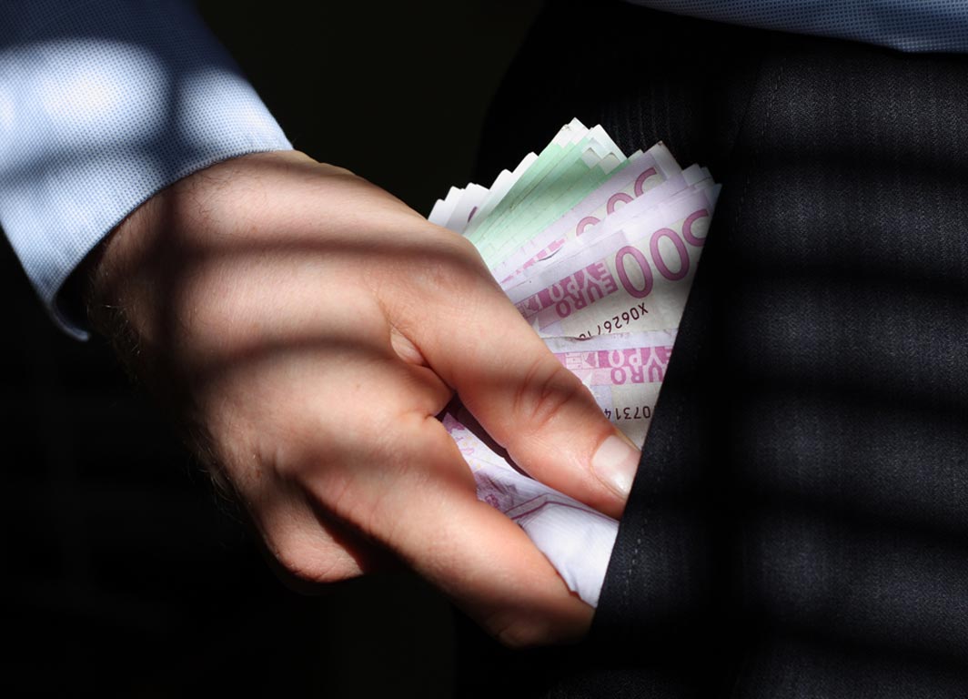 Δύο συλλήψεις σε Εύβοια & Αιτωλοακαρνανία: Πώς μια αυτοκτονία «ξεκλείδωσε» υποθέσεις απάτης άνω του ενός εκατ. ευρώ