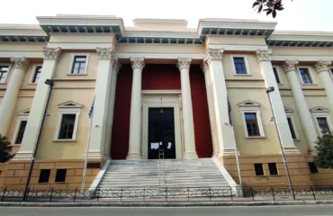 Πάτρα: Eκκενώνεται το Δικαστικό Μέγαρο μετά από τηλεφώνημα για βόμβα