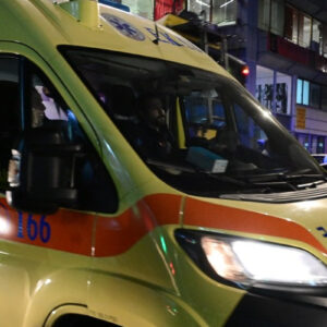 Πάτρα: Διασώστης του ΕΚΑΒ πήγε να βοηθήσει μεθυσμένο και εκείνος τον ξυλοφόρτωσε