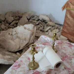 Φθιώτιδα: Iερόσυλοι διέλυσαν την Αγία Τράπεζα σε εκκλησία αναζητώντας λίρες! (φωτο)