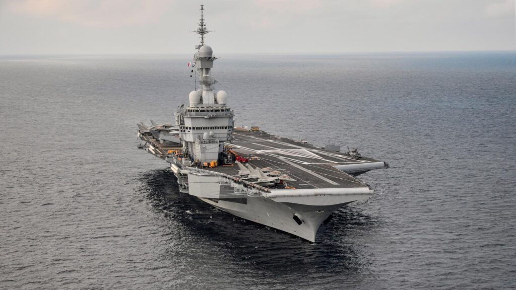 Το Κρεμλίνο διέψευσε ότι πραγματοποίησε προειδοποιητική επίθεση στο γαλλικό αεροπλανοφόρο Charles de Gaulle