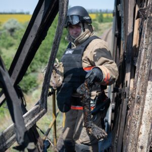 «Ό,τι κινείται, εκτελείται»: Οι μπροστάρηδες της ρωσικής Rubicon σφυροκοπούν τους Ουκρανούς στο Σούμι (βίντεο)