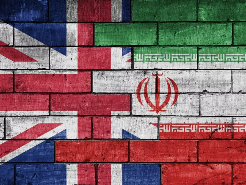 Η Βρετανία λαμβάνει προληπτικά μέτρα: Απομάκρυνε τα μέλη της πρεσβείας από το Ιράν