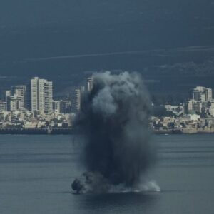 ΗΑΕ: Τουλάχιστον ένας νεκρός στο Αμπού Ντάμπι από τα ιρανικά πυραυλικά πλήγματα