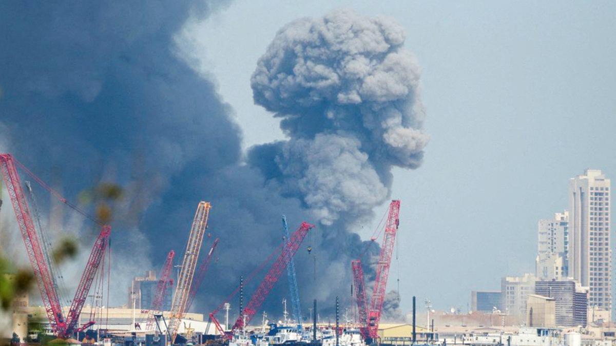 Καίγεται το Άμπου Ντάμπι από τους ιρανικούς πυραύλους: Είχε δώσει βάσεις στις ΗΠΑ για να χτυπήσουν το Ιράν (βίντεο)