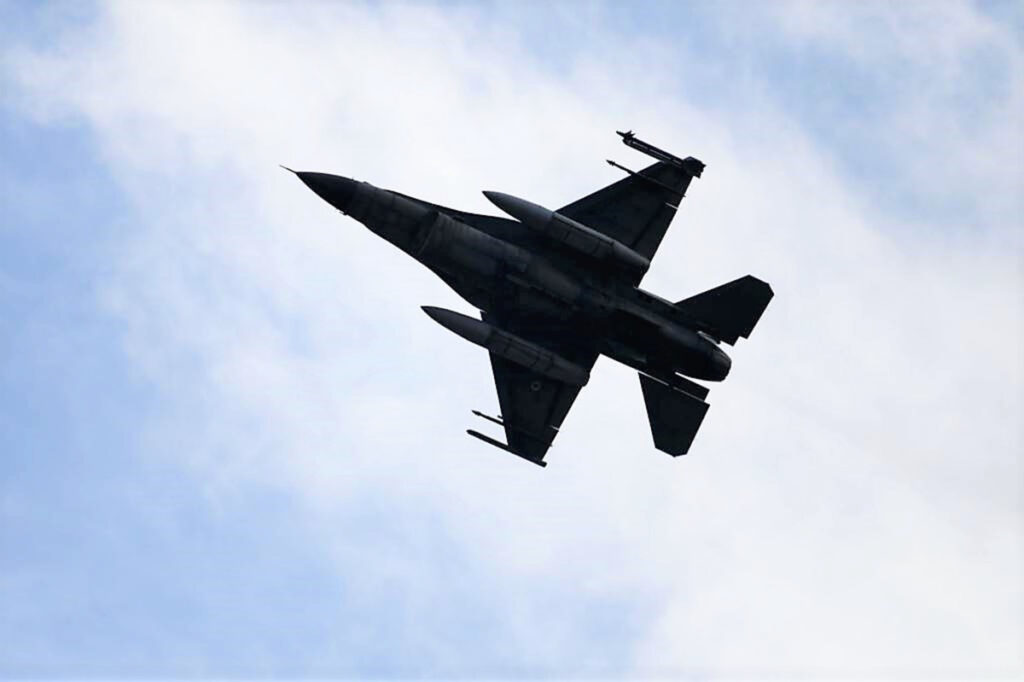 Δεκάδες πλήγματα κατά ιρανικών στόχων από αμερικανικά μαχητικά και πυραύλους cruise!