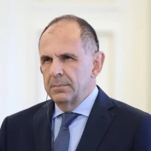 Γ.Γεραπετρίτης για Έλληνες στη Μέση Ανατολή: «Υπάρχει πλάνο για την ασφαλή απομάκρυνσή τους από την περιοχή»