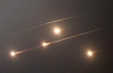 Σοκαριστικό ιρανικό κτύπημα στο Μπαχρέιν: Ιρανικό drone πέφτει επάνω σε κτίριο που φιλοξενεί στελέχη των αμερικανικών βάσεων στη χώρα