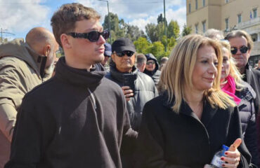 Στο Σύνταγμα η Μαρία Καρυστιανού: Έδωσε το παρών στην συγκέντρωση για τα Τέμπη – Δείτε φωτογραφίες