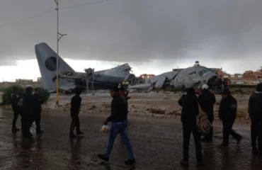 Βολιβία: Συνετρίβη μεταγωγικό αεροσκάφος C-130 – Τουλάχιστον 20 νεκροί και 30 τραυματίες (βίντεο)
