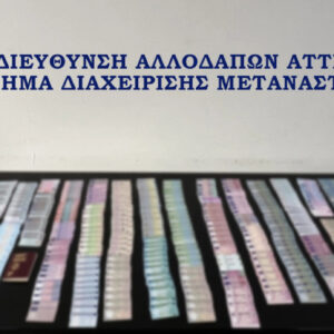 Η ΕΛΑΣ εντόπισε χώρο κατάρτισης πλαστών ταξιδιωτικών εγγράφων – Συνελήφθησαν δύο αλλοδαποί (βίντεο & φωτογραφίες)