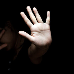 Θεσσαλονίκη: Συνελήφθη αλλοδαπός που ξυλοφόρτωσε άγρια την σύζυγό του μπροστά στα ανίψια τους