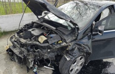 Σοβαρό τροχαίο στη Λάρισα: Τρεις τραυματίες μετά από σύγκρουση αυτοκινήτων – Δείτε φωτογραφίες