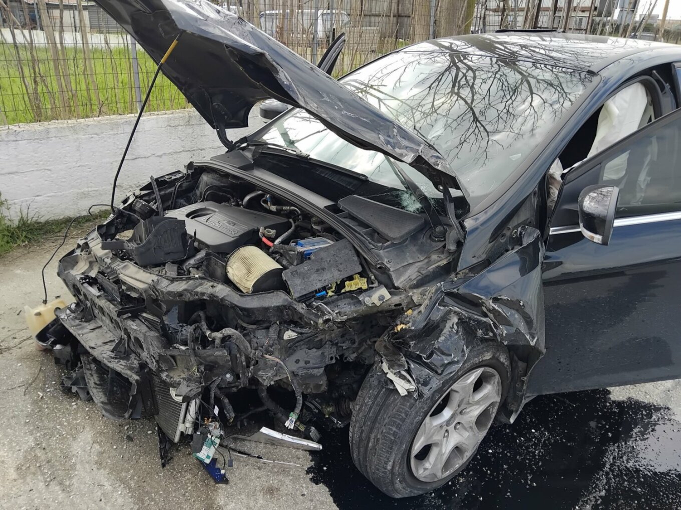 Σοβαρό τροχαίο στη Λάρισα: Τρεις τραυματίες μετά από σύγκρουση αυτοκινήτων – Δείτε φωτογραφίες