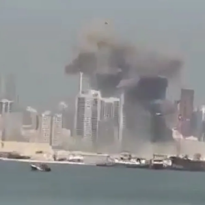 Ελληνική πρεσβεία στα ΗΑΕ: «Μείνετε στα σπίτια σας ή σε ασφαλή σημεία – Αποφεύγετε κάθε άσκοπη μετακίνηση»