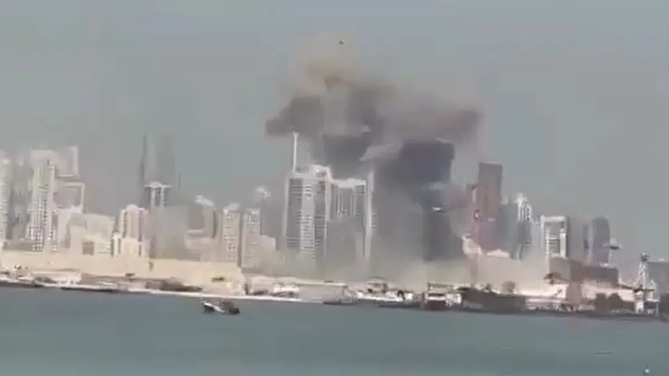 Ελληνική πρεσβεία στα ΗΑΕ: «Μείνετε στα σπίτια σας ή σε ασφαλή σημεία – Αποφεύγετε κάθε άσκοπη μετακίνηση»