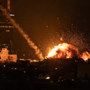 Φίλο-Ιρανοί σιίτες στο Μπαχρέιν πανηγυρίζουν για τον βομβαρδισμό της αμερικανικής βάσης από το Ιράν (βίντεο)