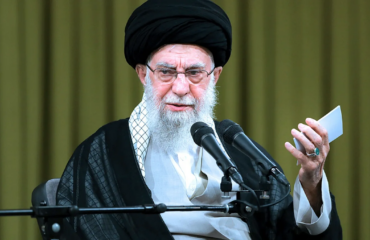 Η CIA παρακολουθούσε για μήνες τον Χαμενεΐ: Η ιδανική ευκαιρία για επίθεση – «Ανασύρθηκε από τα συντρίμμια»