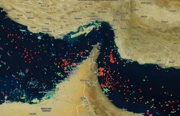 Στενά του Ορμούζ: Περισσότερα από 250 πλοία παραμένουν ακινητοποιημένα