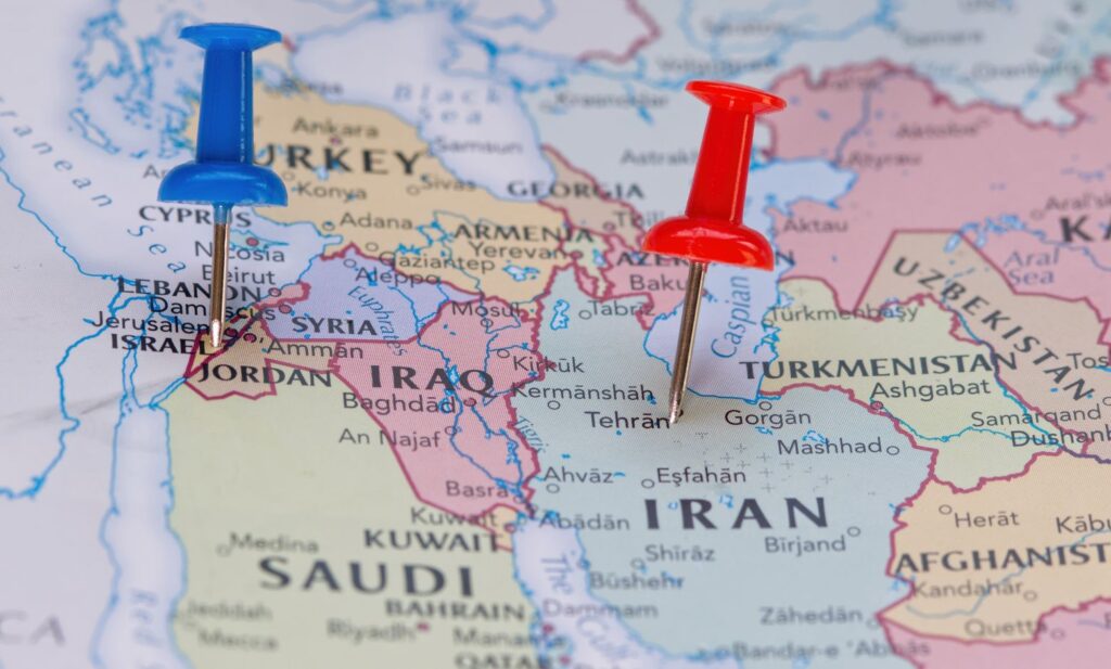 Τελεσίγραφο Ιράν: «Οι αραβικές χώρες να κλείσουν τις αμερικανικές βάσεις – Γι αυτό υπάρχουν τα χτυπήματα»