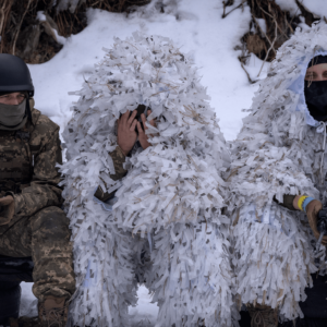 Σαν σε video game: Μέσα σε λίγα δεύτερα Ρώσοι σηκώνουν στον αέρα κρησφύγετο με Ουκρανούς στρατιώτες (βίντεο)