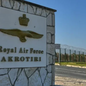 Ακρωτήρι: Λήξη συναγερμού – Ξανά σε λειτουργία το αεροδρόμιο Πάφου – Προληπτικές εκκενώσεις περιοχών