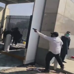 Οι Αμερικανοί Πεζοναύτες του προξενείου στο Καράτσι πυροβόλησαν κατά των διαδηλωτών