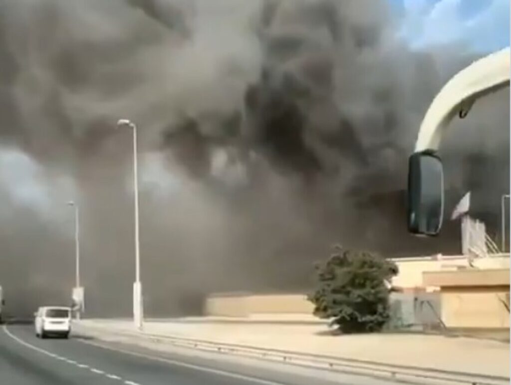 «Βροχή» από ιρανικά drones βομβάρδισαν σημείο κοντά στην αμερικανική πρεσβεία στο Κουβέιτ – Δείτε βίντεο