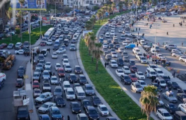 Κάτοικοι εγκαταλείπουν εσπευσμένα τα σπίτια τους στο νότιο Λίβανο μετά τις ισραηλινές αεροπορικές επιδρομές