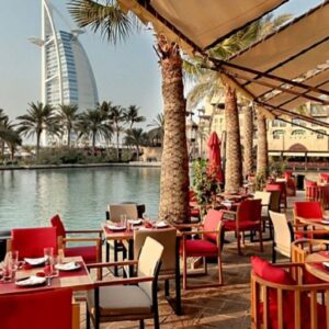 Tουρίστες στο Ντουμπάι τρέχουν πανικόβλητοι αφού μπέρδεψαν τον ήχο του κανονιού του Ιφτάρ με πυραυλική επίθεση!