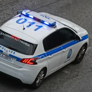 Χειροπέδες σε 17χρονο που είχε κλέψει σωρεία επιχειρήσεων και οχημάτων στην Ναυπακτία