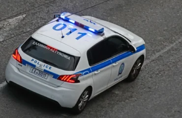 Χειροπέδες σε 17χρονο που είχε κλέψει σωρεία επιχειρήσεων και οχημάτων στην Ναυπακτία