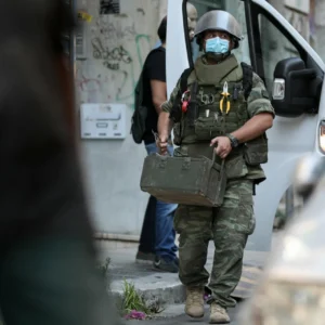 Χαλάνδρι: Ελεγχόμενη έκρηξη έξω από το ρωσικό προξενείο – Εντοπίστηκαν ύποπτες σακούλες