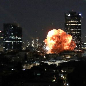 Βίντεο: Συγκλονιστικά πλάνα από τις ιρανικές πυραυλικές επιθέσεις στο Τελ Αβίβ