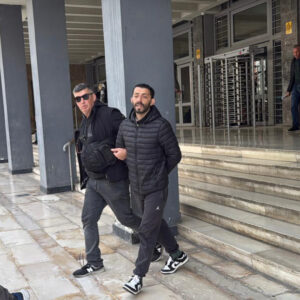 Θεσσαλονίκη: Μετανιωμένος λέει τώρα ότι είναι ο 34χρονος που ξυλοφόρτωσε την σύντροφό του – Οδηγήθηκε στη φυλακή