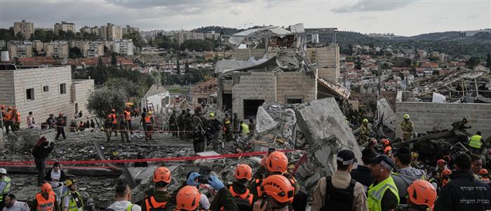 Ισραήλ: Μόνο ερείπια έμειναν στην Μπέιτ Σεμές μετά την ιρανική επίθεση με βαλλιστικό πύραυλο – Δείτε βίντεο