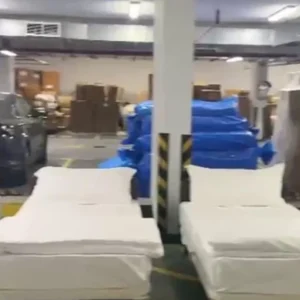 Ντουμπάι: «Καταφύγια πολέμου» έγιναν τα πάρκινγκ ξενοδοχείων – Τουρίστες κοιμούνται στο πάτωμα (φώτο-βίντεο)