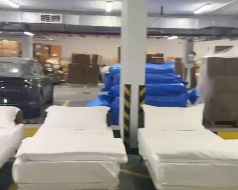 Ντουμπάι: «Καταφύγια πολέμου» έγιναν τα πάρκινγκ ξενοδοχείων – Τουρίστες κοιμούνται στο πάτωμα (φώτο-βίντεο)