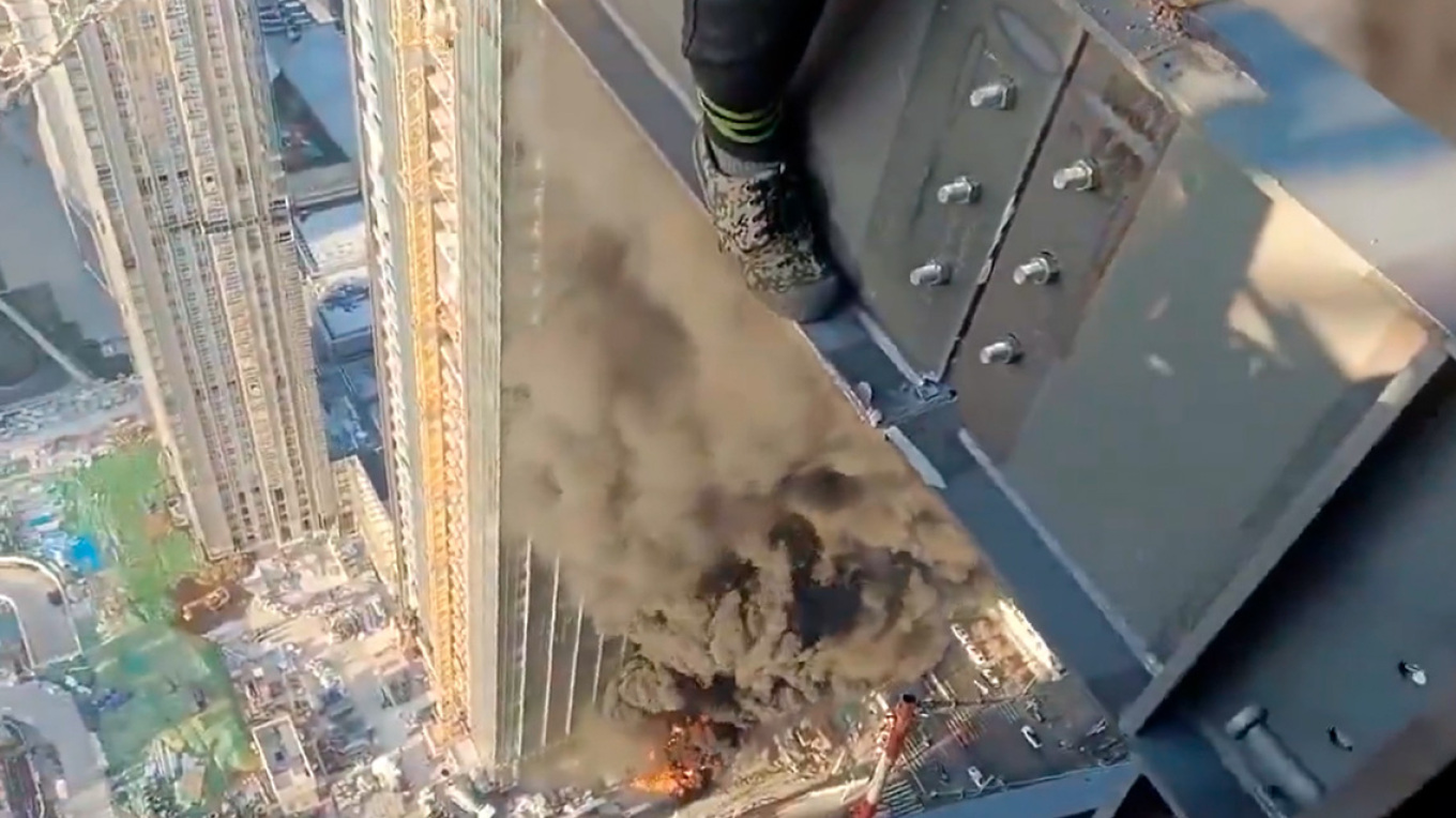 Πανικός στο Τελ Αβίβ: Κινέζοι εργάτες βλέπουν κτήριο να βομβαρδίζεται…κάτω από τα πόδια τους (βίντεο)