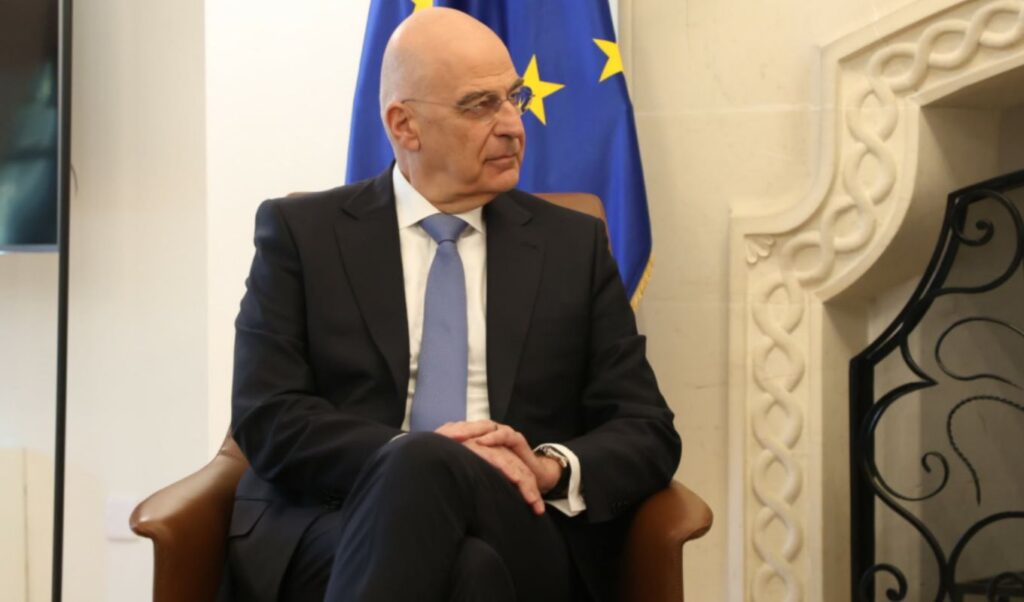 Ν.Δένδιας σε Ν.Χριστοδουλίδη: «Είμαστε συνολικά και απολύτως στη διάθεση της Κύπρου»