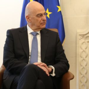 Ν.Δένδιας σε Ν.Χριστοδουλίδη: «Είμαστε συνολικά και απολύτως στη διάθεση της Κύπρου»