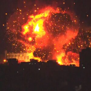 Βίντεο: Το Ισραήλ «σφυροκοπά» θέσεις και αποθήκες οπλισμού της Χεζμπολάχ στην Βηρυτό