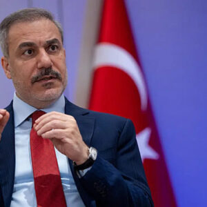 Χακάν Φιντάν κατά Ιράν: «Λανθασμένη επιλογή οι επιθέσεις στα κράτη του Κόλπου»